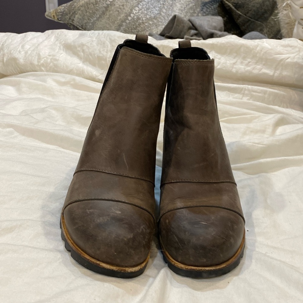 Sorel slip on wedge boots